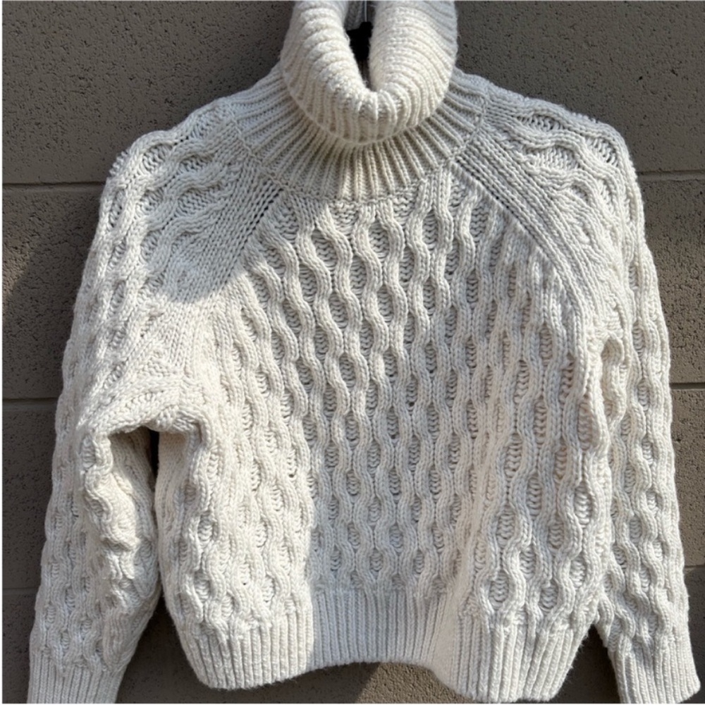 H&M White Cable Knit Turtleneck Sweater